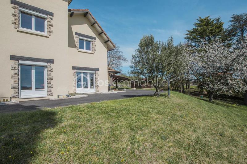 Villa - 280 m² - 10 pièces