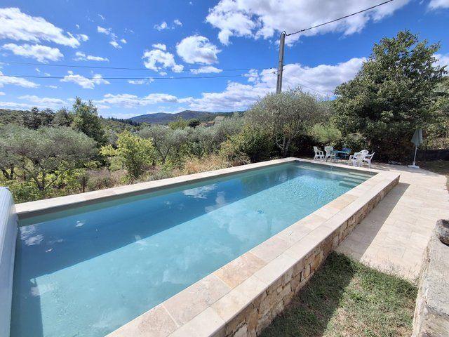 Maison - 215 m² - 9 pièces