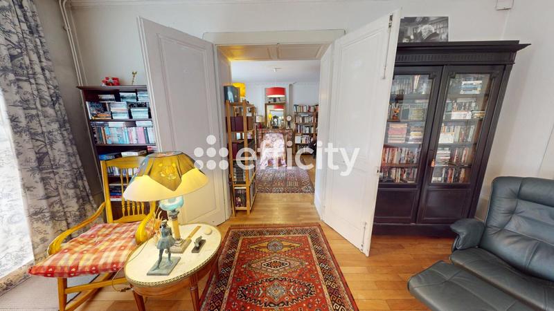 Maison - 296 m² - 12 pièces