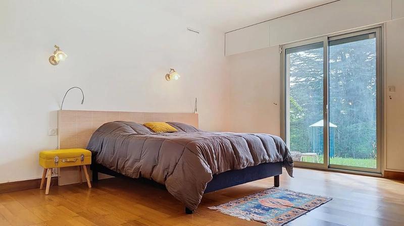 Propriété - 350 m² - 12 pièces