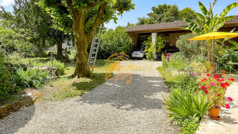 Maison - 280 m² - 6 pièces