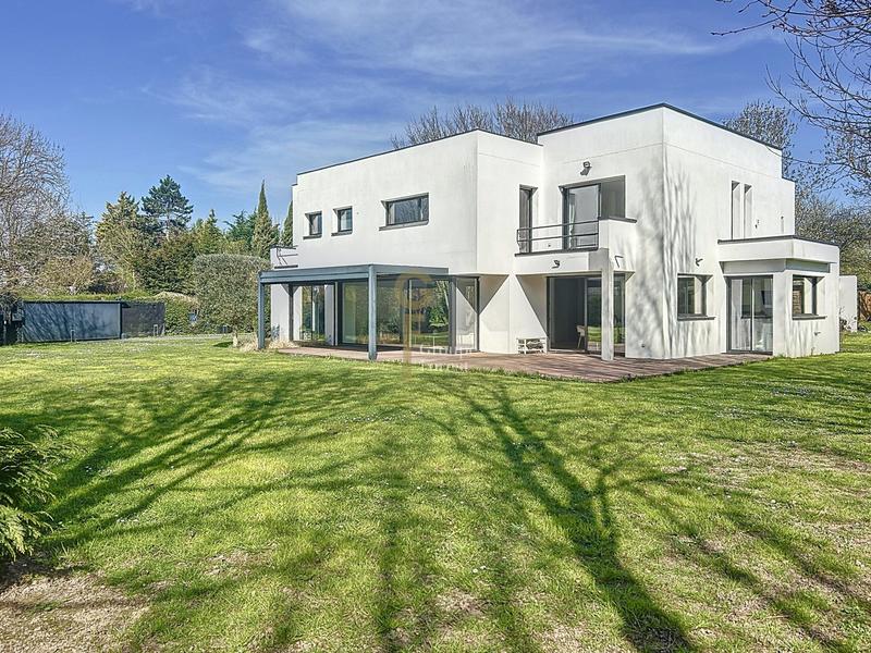 Maison - 296 m² - 8 pièces