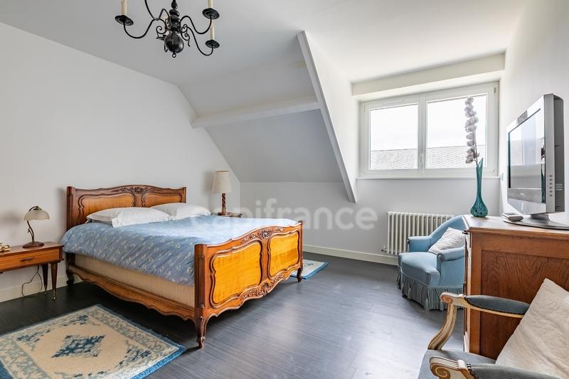 Maison - 260 m² - 8 pièces