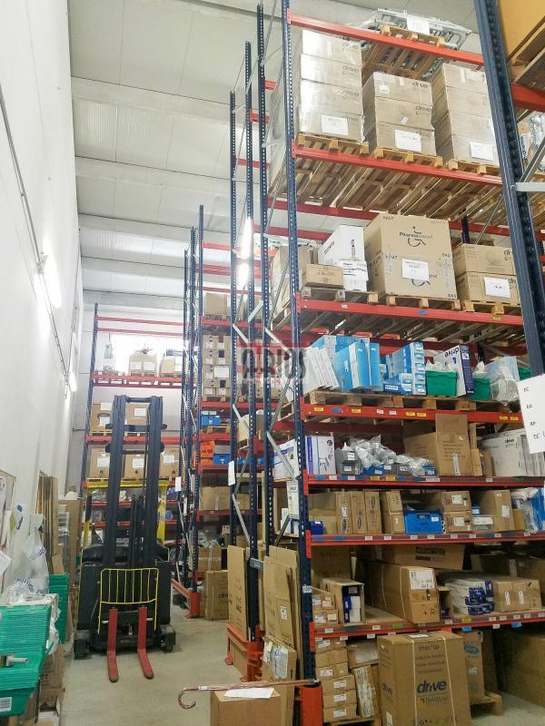 Entrepôt - 1 400 m²