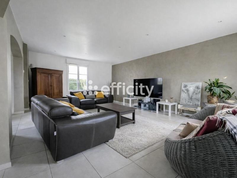 Maison traditionnelle - 210 m² - 10 pièces