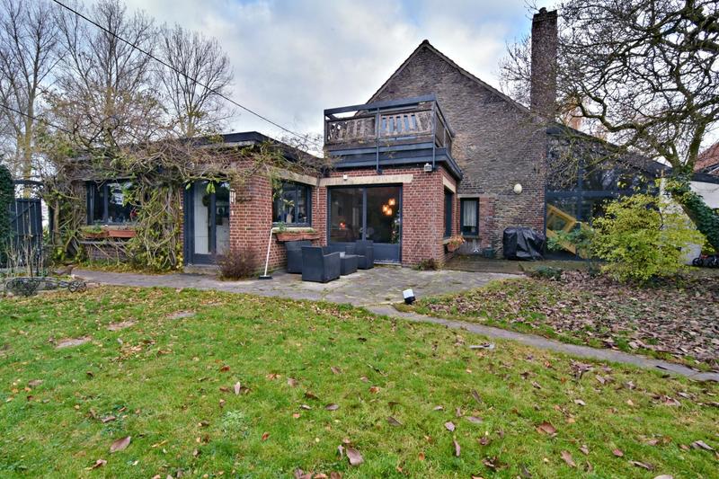 Maison - 240 m² - 7 pièces