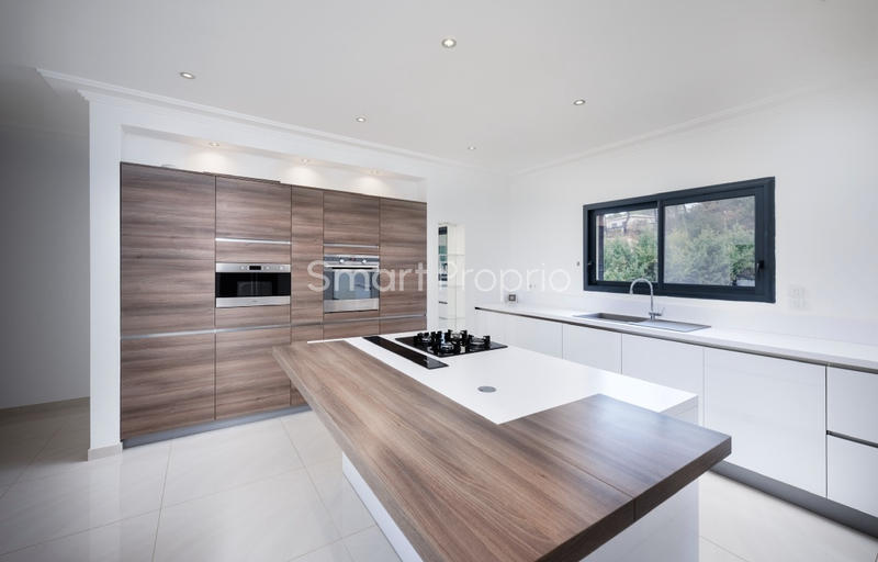 Propriété - 250 m² - 6 pièces