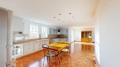 Maison - 300 m² - 8 pièces