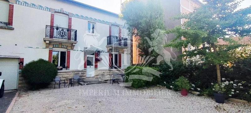 Maison - 210 m² - 8 pièces