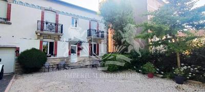 Maison - 210 m² - 8 pièces