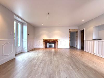 Maison - 240 m² - 9 pièces