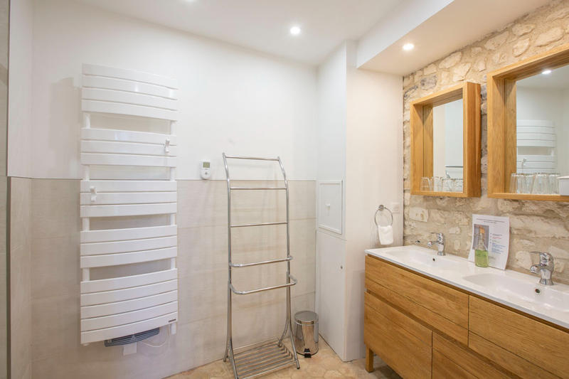 Maison - 392 m² - 16 pièces