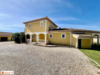 Maison - 241 m² - 9 pièces