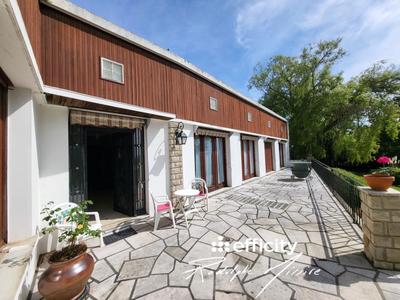 Maison - 180 m² - 8 pièces