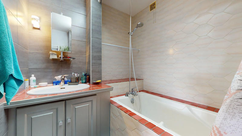 Appartement - 93 m² - 5 pièces