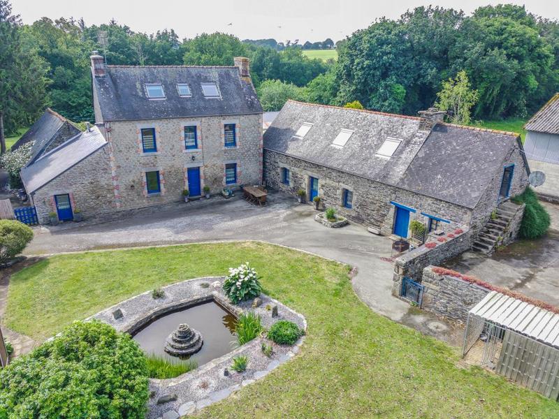 Maison - 226 m² - 7 pièces