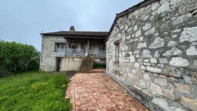 Propriété - 1 379 m² - 19 pièces