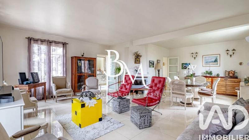 Maison - 230 m² - 7 pièces