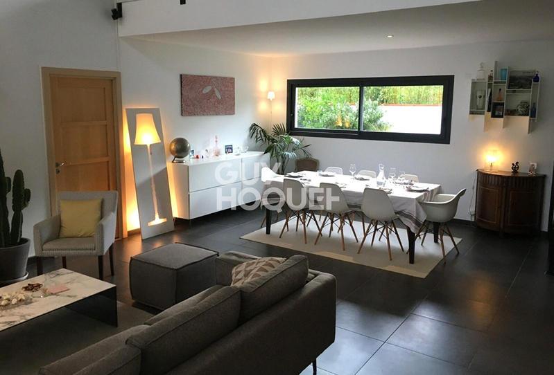 Maison - 251 m² - 8 pièces