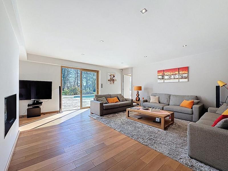 Maison - 235 m² - 7 pièces