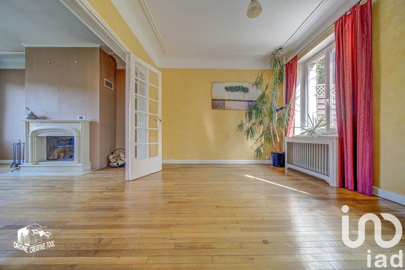 Maison - 242 m² - 7 pièces