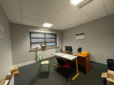 Local d'activité / Entrepôt - 216 m²