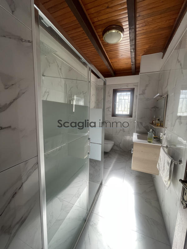 Maison - 220 m² - 7 pièces