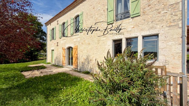 Propriété - 310 m² - 11 pièces