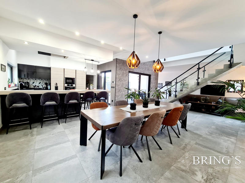 Maison - 162 m² - 5 pièces