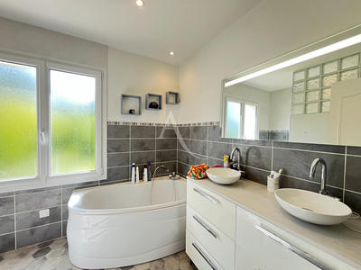 Maison - 106 m² - 4 pièces