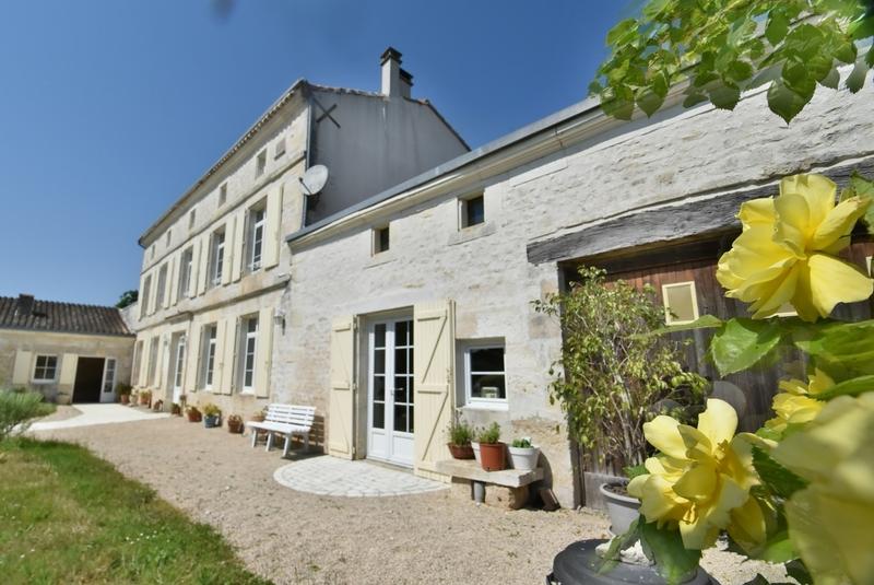 Maison de maîtres - 314 m² - 12 pièces