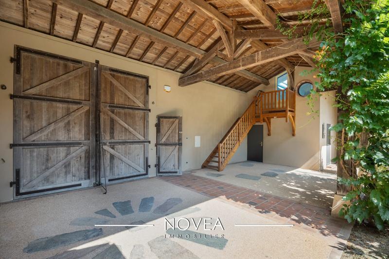 Maison - 220 m² - 9 pièces