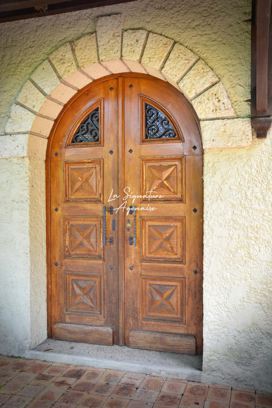 Maison - 231 m² - 7 pièces