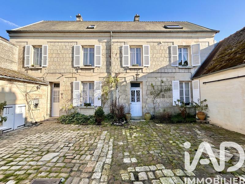 Maison - 230 m² - 8 pièces
