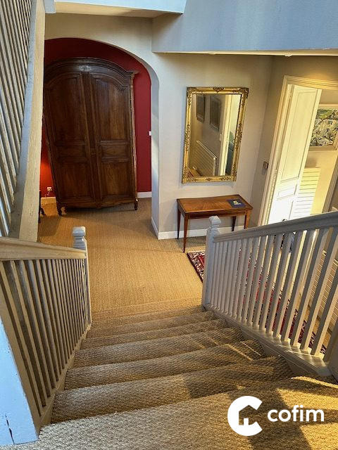 Maison - 272 m² - 10 pièces