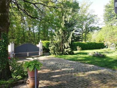 Maison - 227 m² - 12 pièces