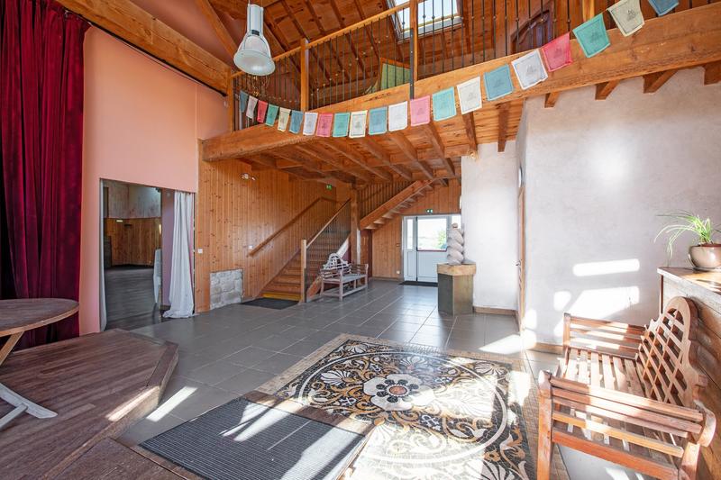 Propriété - 1 721 m² - 30 pièces