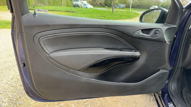 Opel Adam 1.4 Twinport 87 Edition