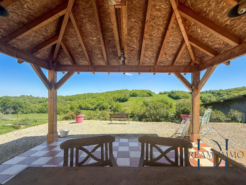 Maison - 280 m² - 8 pièces