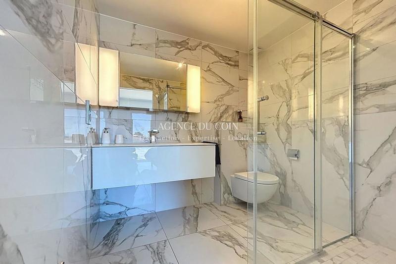 Maison traditionnelle - 280 m² - 6 pièces