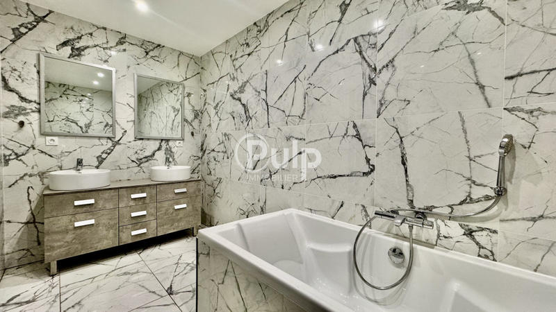 Pavillon - 219 m² - 8 pièces