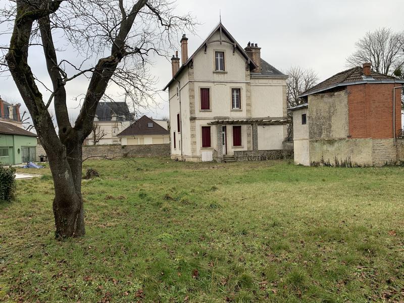 Maison - 217 m² - 10 pièces