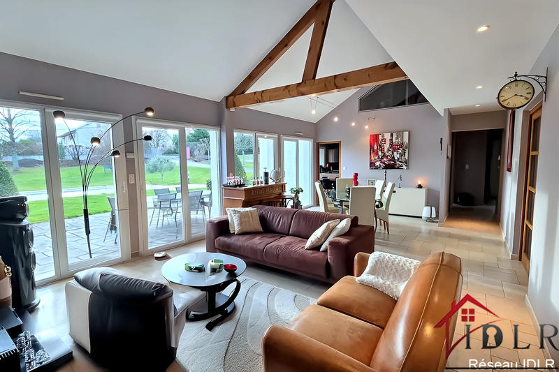 Villa - 274 m² - 9 pièces