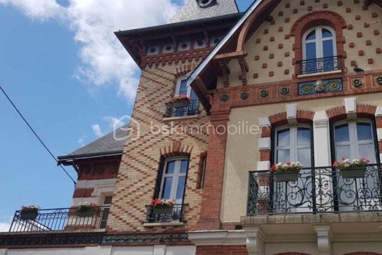 Demeure - 240 m² - 7 pièces