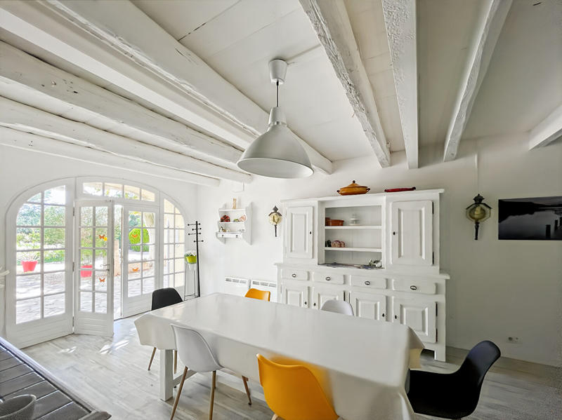 Maison - 250 m² - 6 pièces