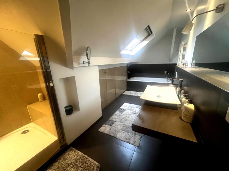 Maison - 196 m² - 7 pièces