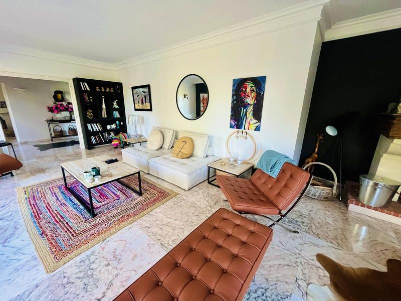 Maison - 298 m² - 10 pièces