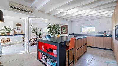 Maison - 198 m² - 7 pièces