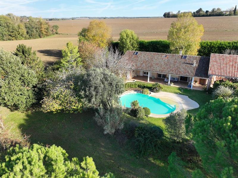 Maison - 225 m² - 7 pièces