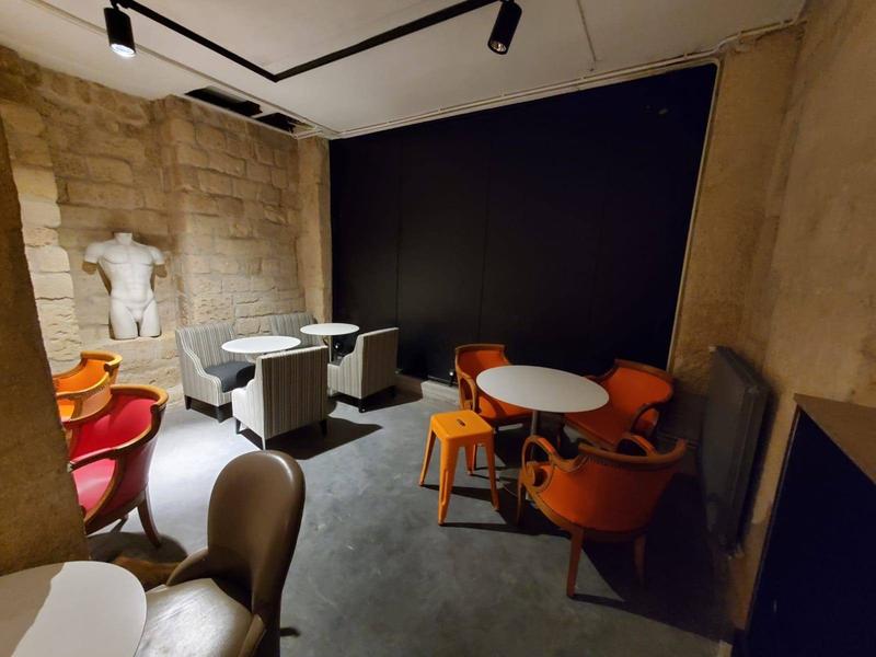 Fonds de commerce - Local commercial - 230 m²